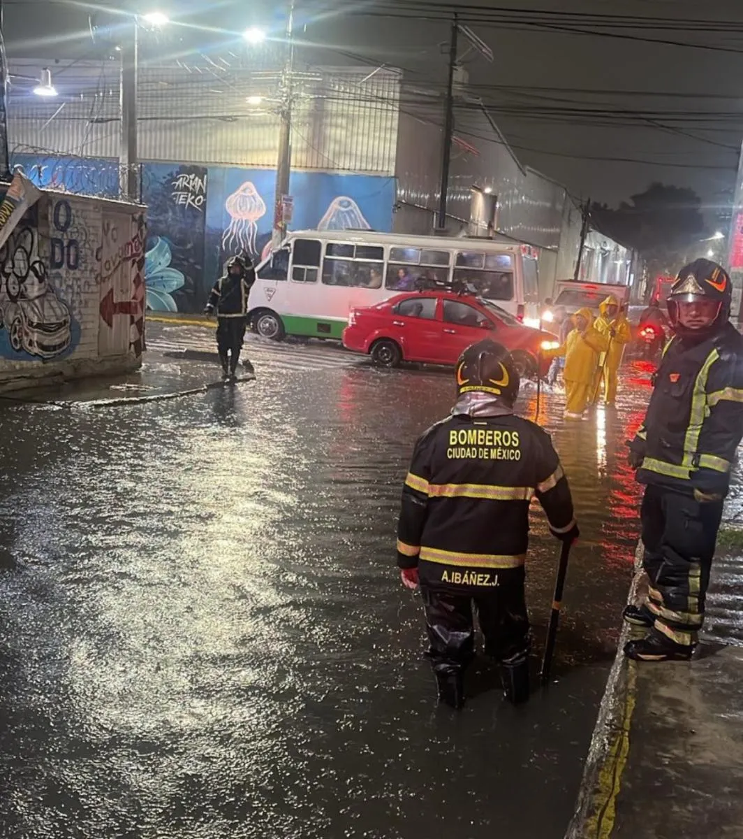 Los cuerpos de emergencia trabajaron toda la noche / Redes Sociales
