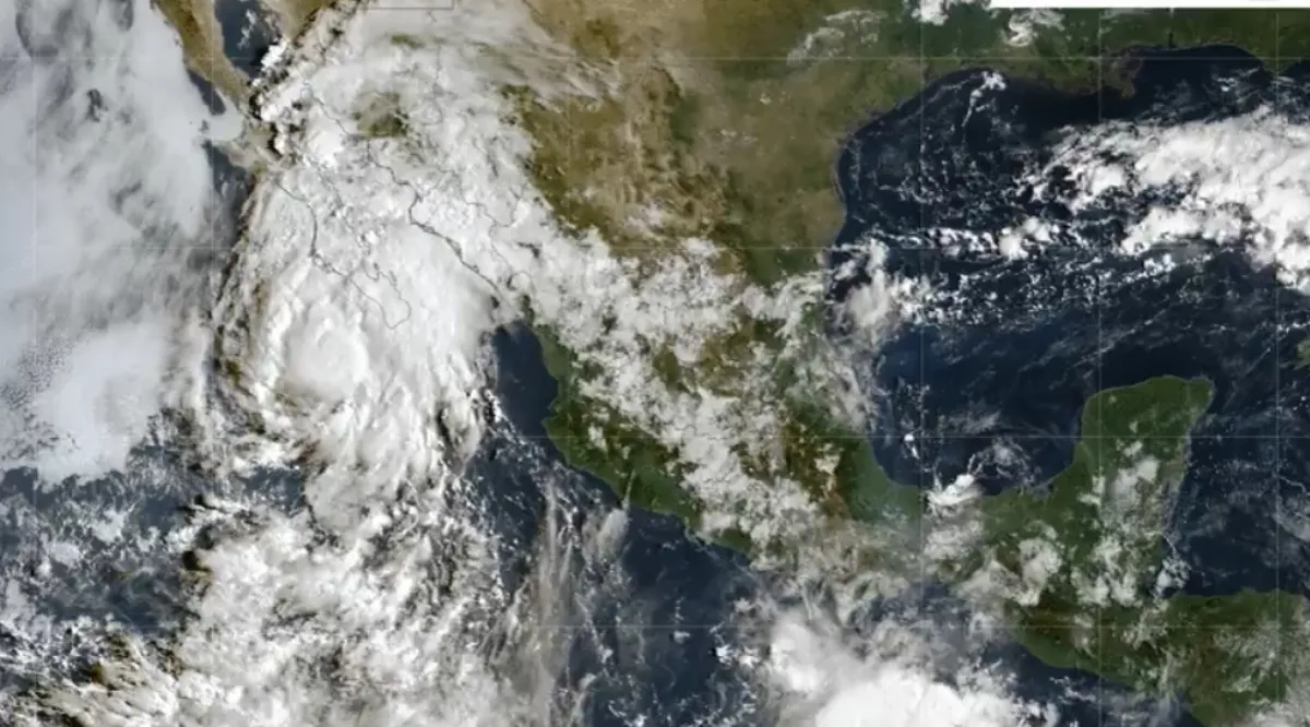 El huracán Lorena podría tocar tierra este viernes a temprana hora / Redes Sociales