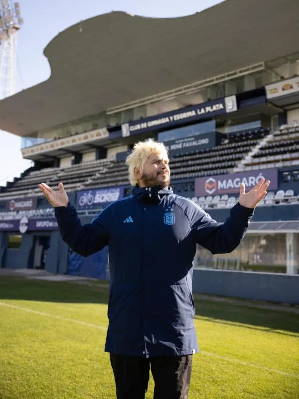 Santiago Motorizado nos estuvo contando su amor por el futbol / IG: @santiagomotorizado