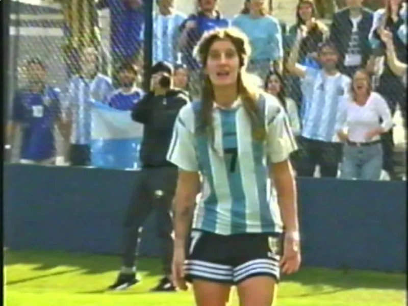 En el video 'La Revolución' se le hace un homenaje a Maradona / IG: @santiagomotorizado