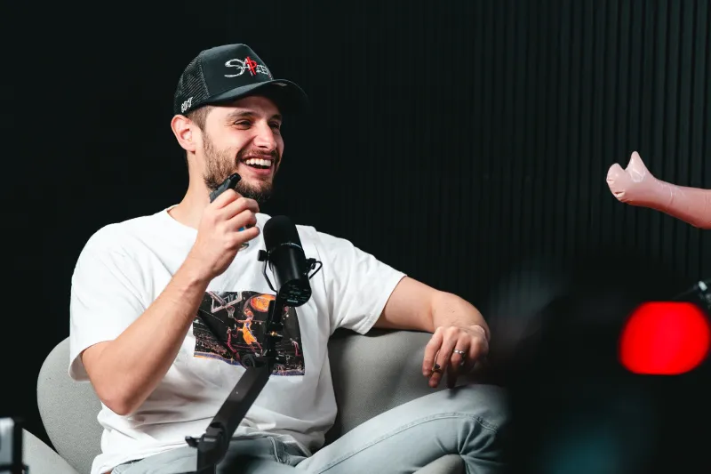 Adrián Marcelo deja en claro que no se está divorciando / Redes Sociales