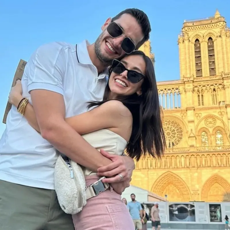 Adrián afirma que todo está bien dentro de su matrimonio / Redes Sociales