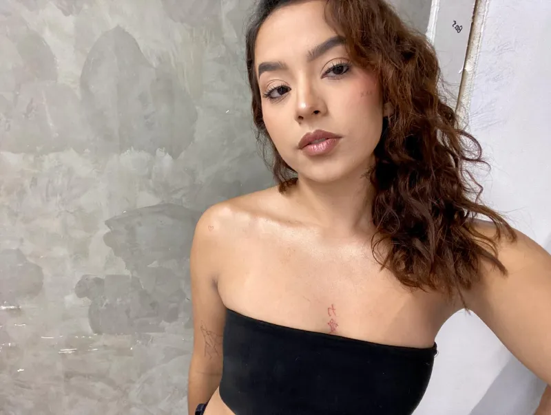 La colombiana chocó contra un camión al momento de frenarse / IG: @lamayits