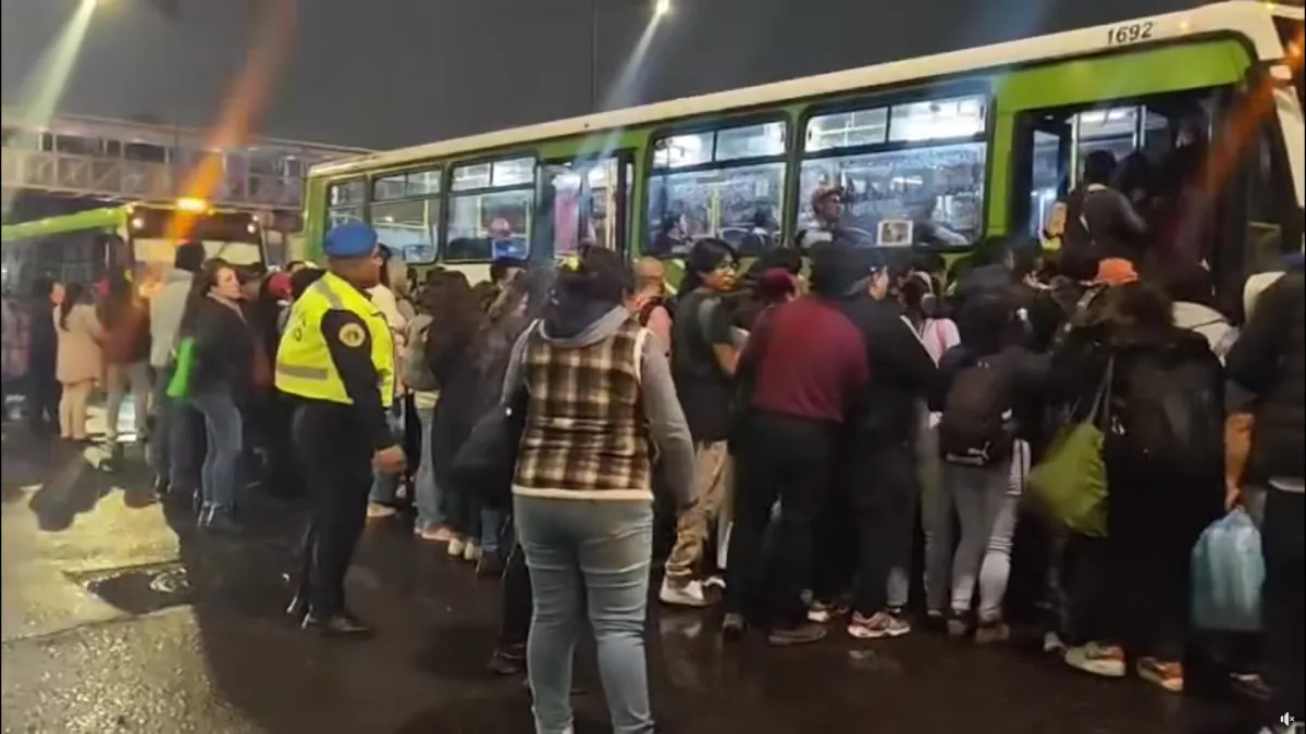 Los camiones de apoyo fueron insuficientes para los usuarios / Redes Sociales