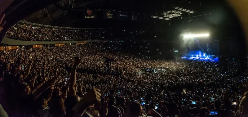 El público fue de lo mejor, quien no paró de bailar y gritar cada rola / Cortesía OCESA
