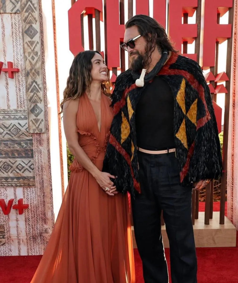 Jason Momoa cuenta cuando conoció al papá de Adria Arjona / Redes Sociales