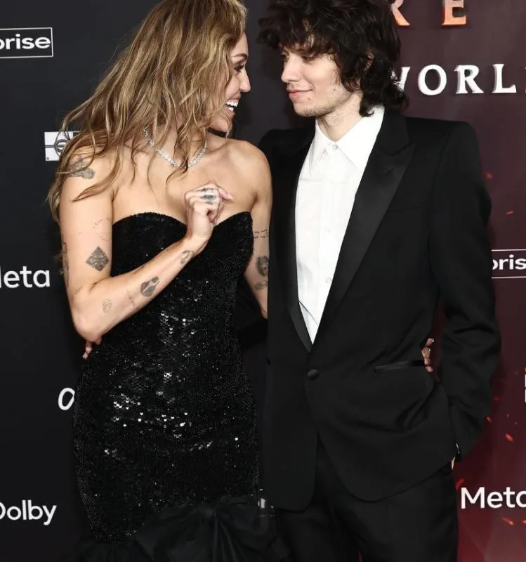 La pareja ahora ya está comprometida, pero no hay fecha de boda / IG: @mileycyrus