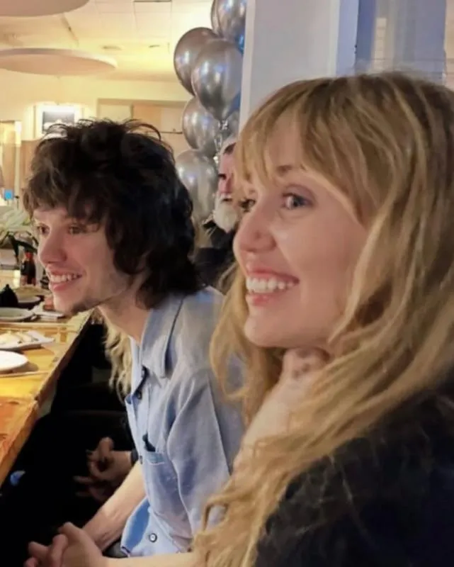 La pareja no tiene problema en de mostrarse en público / IG: @damorando24