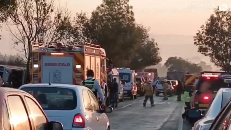 Los cuerpos de emergencia lograron rescatar varias personas con vida / Redes Sociales