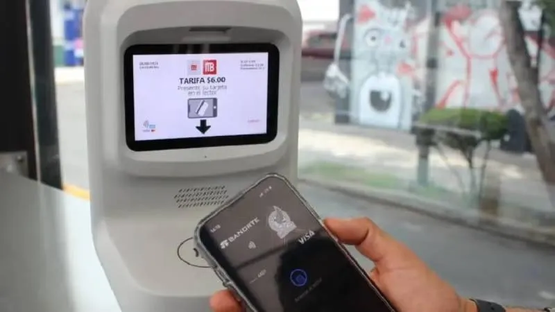 La Tarjeta MI digital permitirá acceder al Metro y Metrobús usando únicamente el celular. / RS