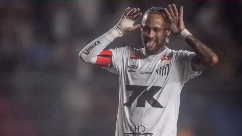 Neymar durante un partido con Santos de Brasil | @neymarjrsiteoficial