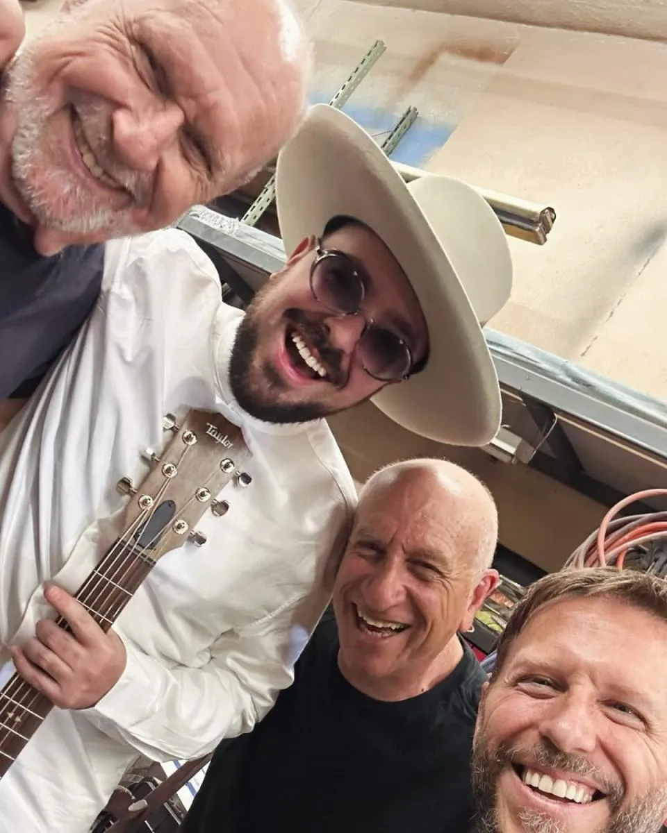 El cantante ha compartido escenarios con grandes músico / IG: @elnoam_