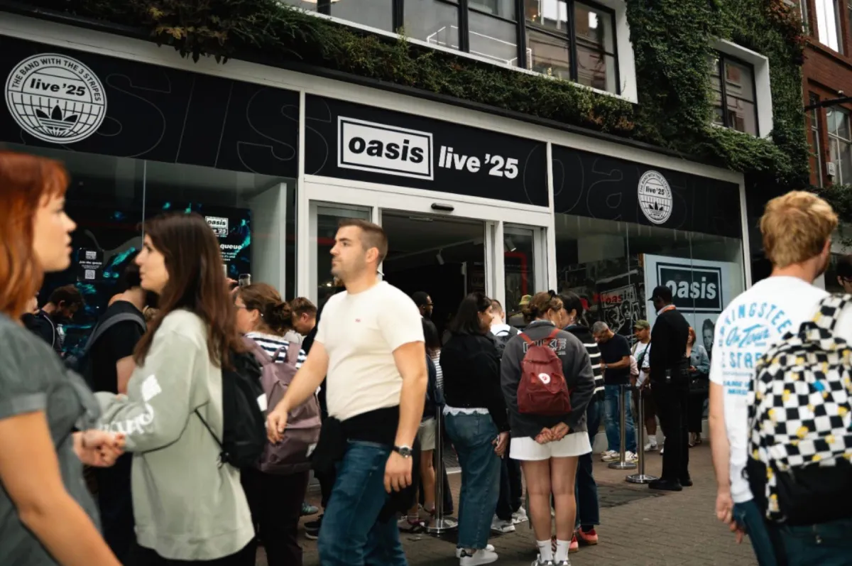 La Oasis Fan Store estará ubicada en Plaza Carso / FB: @OasisOfficial