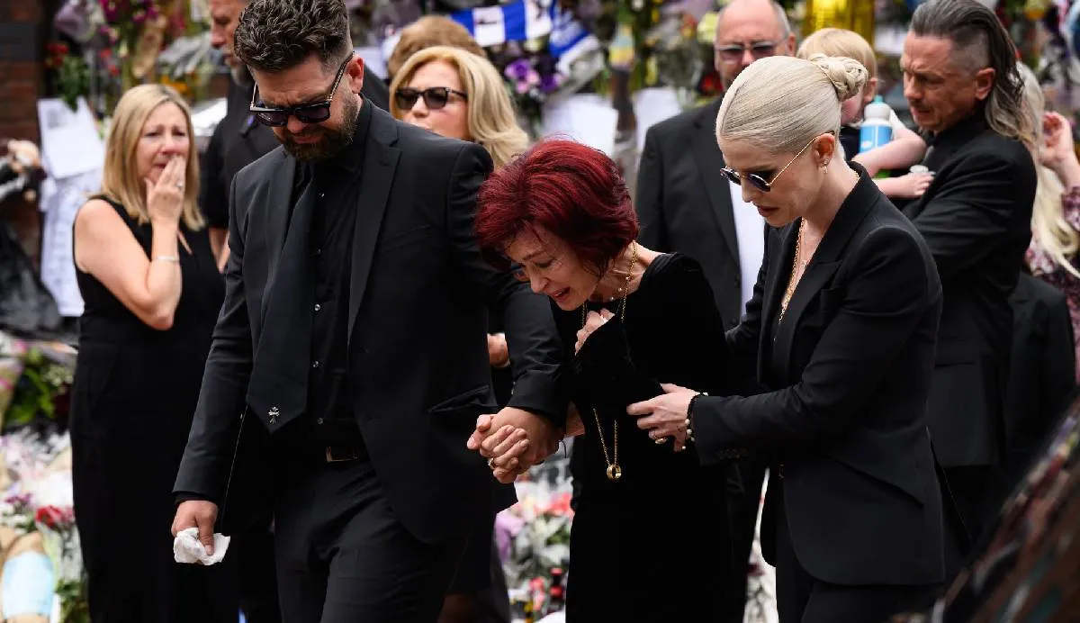 La esposa de Ozzy y sus hijos no pudieron evitar las lágrimas/X