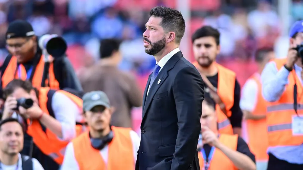 Benjamín Mora dirigiendo a Querétaro | MEXSPORT