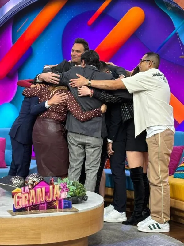 Sus compañeros lo despidieron en vivo / Redes Sociales