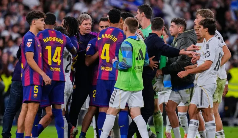 Pelea en El Clásico