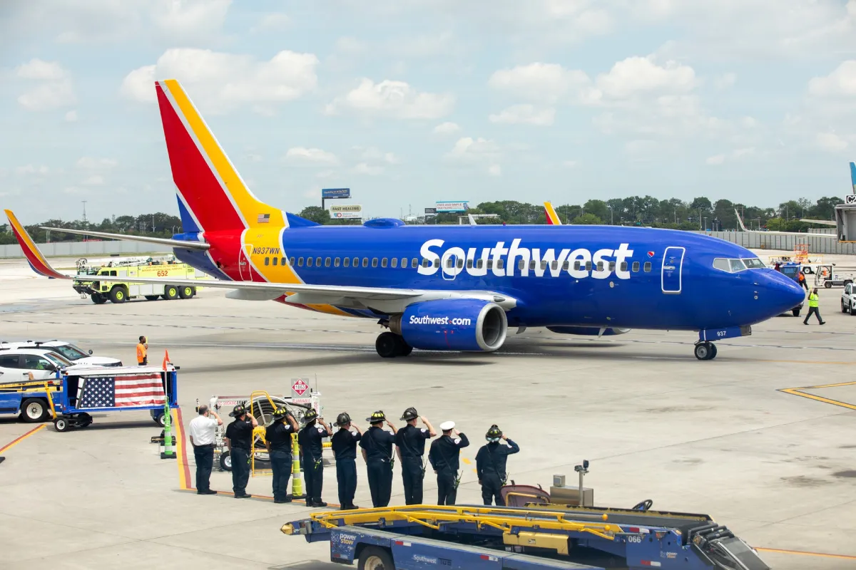 El vuelo se tuvo que cancelar y los pasajeros fueron reubicado en otra aeronave / Redes Sociales
