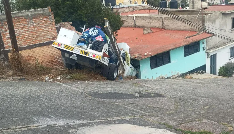 La pipa de gas se fue directo contra una casa de Naucalpan / Redes Sociales