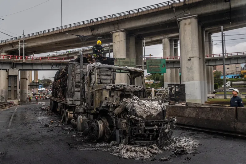 Dos personas continúan en calidad de desconocidas / Redes Sociales
