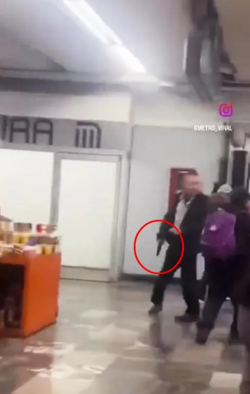 De inmediato los usuarios llamaron a la policía para detenerlo / Redes Sociales