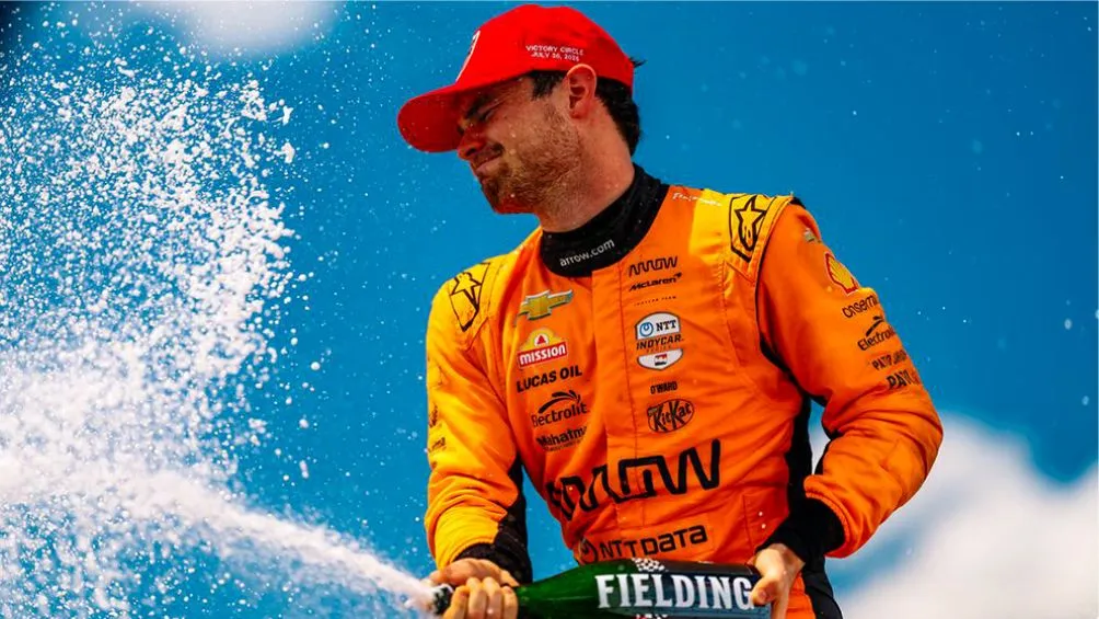 O'Ward celebra su victoria en Toronto | Indycar.com