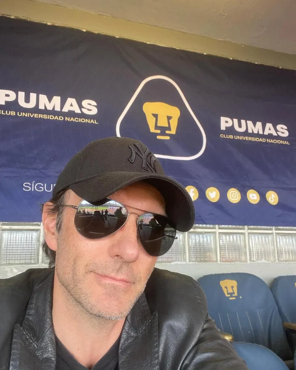 Leonardo de Lozanne es Puma de corazón y no lo puede ocultar / IG: @leozanne