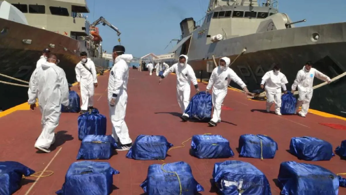 En la acción fueron localizados 54 bultos tipo costalilla, que contenían un total de 1 600 paquetes. / SSCP