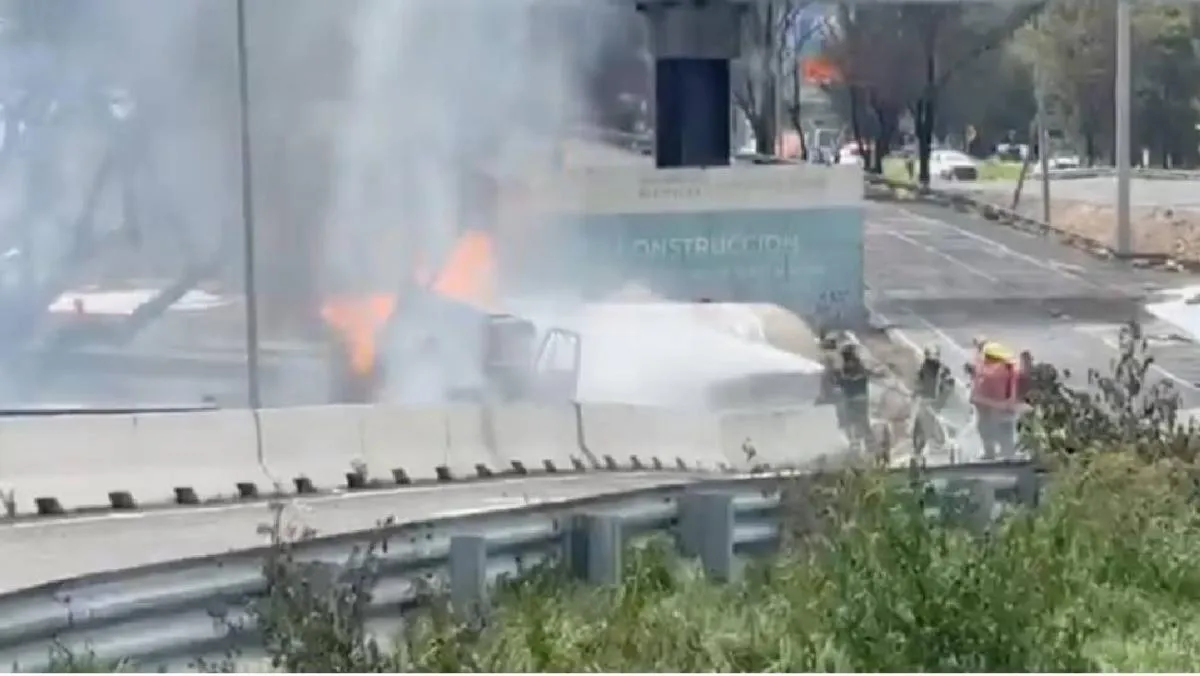 De manera paralela, la autopista México-Puebla fue cerrada en ambos sentidos. / RS