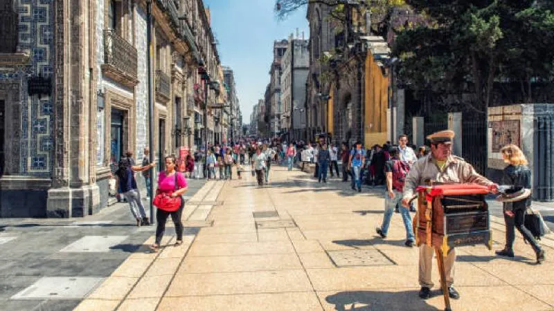 La CDMX aprobó por unanimidad la declaratoria que resguarda el oficio de las personas organilleras./ Pixabay