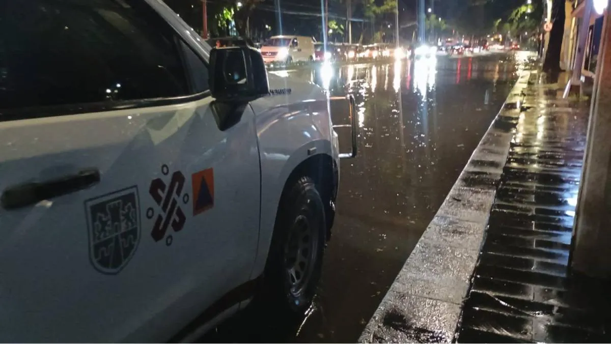 Las autoridades de Protección Civil reiteraron su llamado a la ciudadanía para evitar circular por calles inundadas. /X/@SGIRPC_CDMX