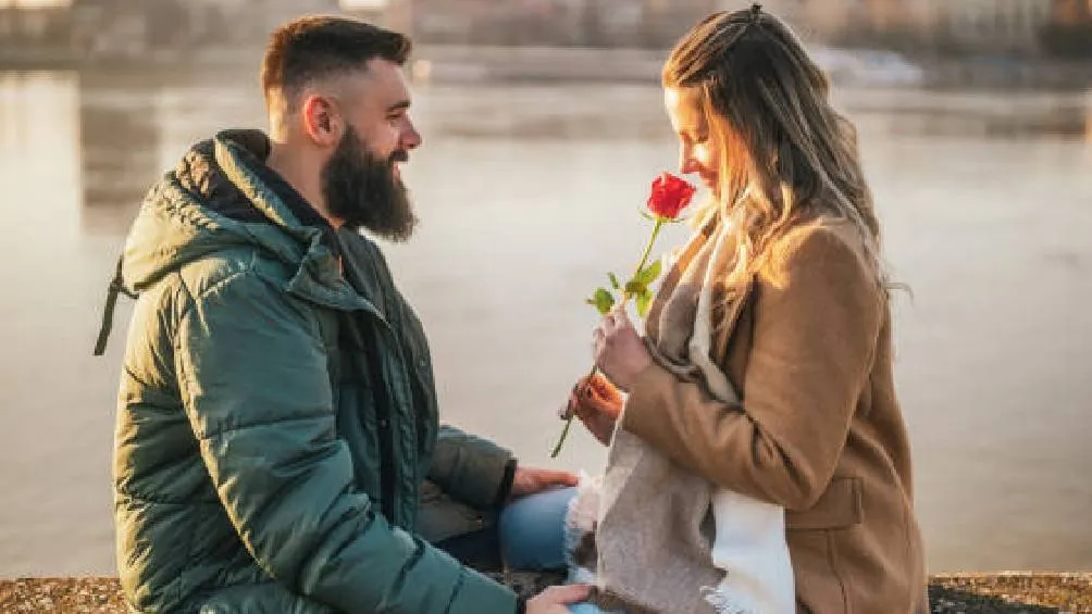 Uno de los elementos más característicos de este día es el regalo de flores, especialmente rosas. / Pixabay