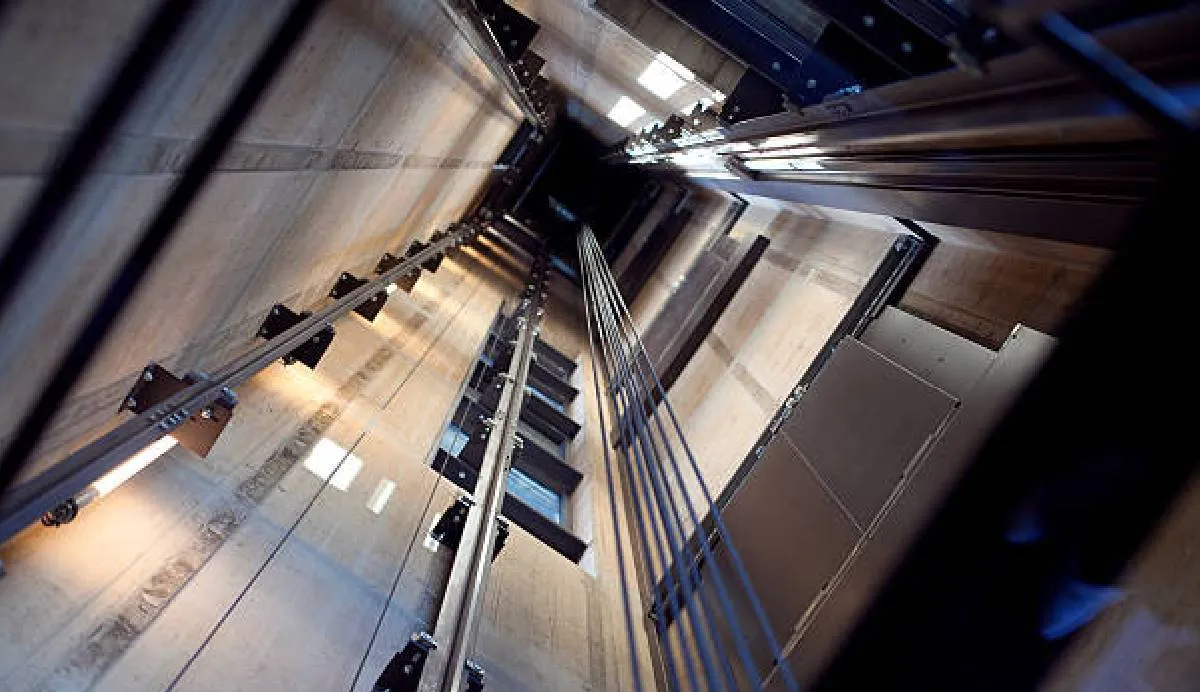 Este incidente se suma a otros casos recientes de fallas en elevadores en inmuebles de la capital | iStock