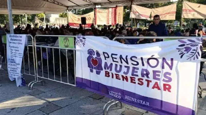 La Pensión Mujeres Bienestar otorga un apoyo bimestral de 3 mil pesos a mujeres que aún no cuentan con otra pensión./ RS