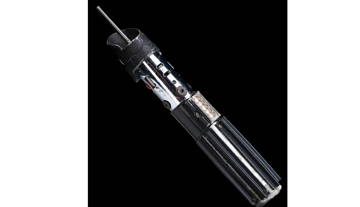 La fundamental arma de duelo, que apareció en las películas de los años 80 Star Wars: El Imperio Contraataca y El Regreso del Jedi | Propstore