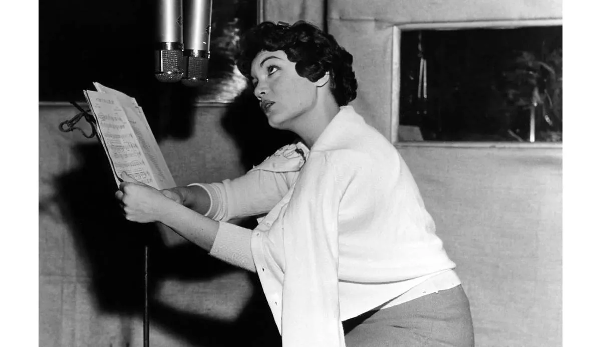 Su legado incluye éxitos virales recientes como “Pretty Little Baby” | RS