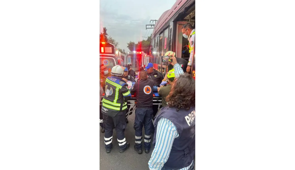 Los servicios de emergencia laborarón en la atención de personas lesionadas por choque | X: @MHPrevencion