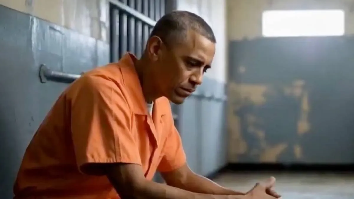 El material termina con una escena en la que el propio Trump aparece sonriendo junto a agentes federales. / Captura de pantalla