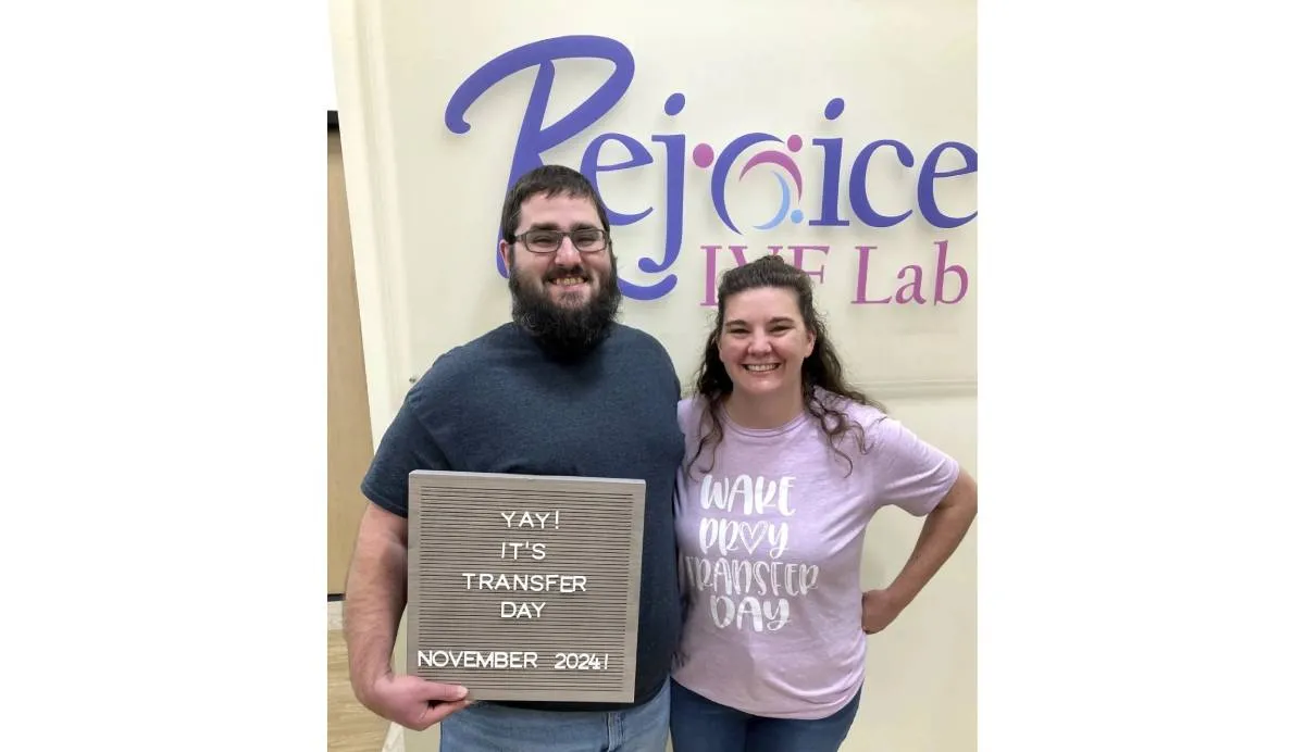 Tim y Lindsey Pierce en noviembre de 2024 | AP