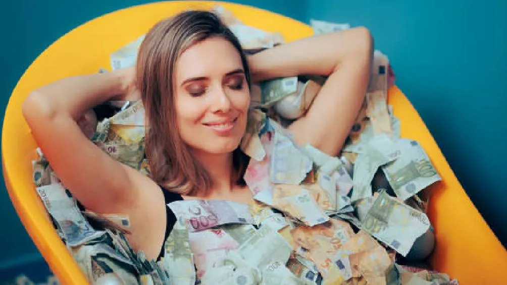 La especialista advirtió que esto no implica que la acumulación de riqueza garantice una vida más plena. / Pixabay