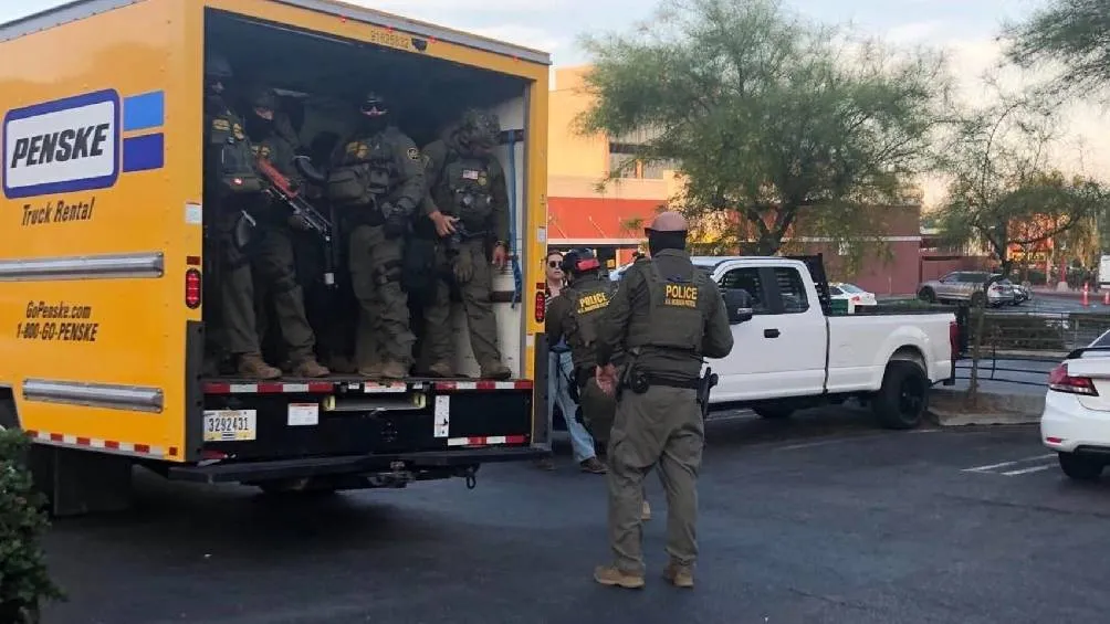 El operativo ocurrió a unos metros del Parque MacArthur, un punto de encuentro habitual de la comunidad migrante en Los Ángeles. / UNIÓN DEL BARRIO