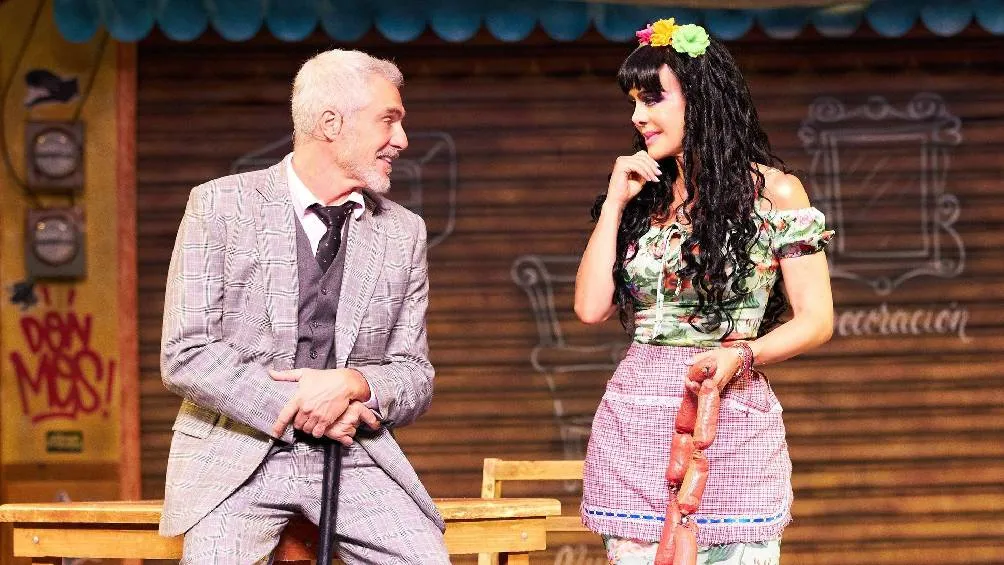 Inspirada en la icónica película de 1980, esta puesta en escena combina comedia, crítica social, música en vivo y cultura popular. / FB: Lagunilla, mi barrio.