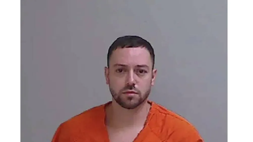 La detención fue reportada por el periodista Carlo Uriel. / Captura de pantalla