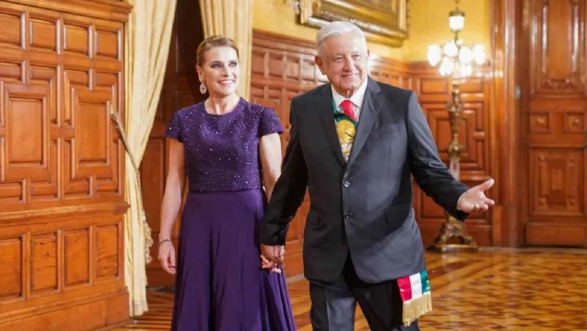 La escritora habría iniciado en marzo pasado los trámites de residencia para poder permanecer en territorio español . / X