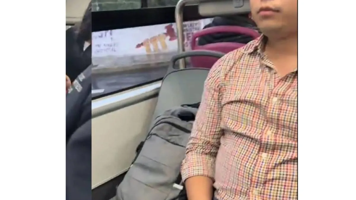Un joven pasajero decidió pagar dos boletos: uno para él y otro para su mochila. / Captura de pantalla