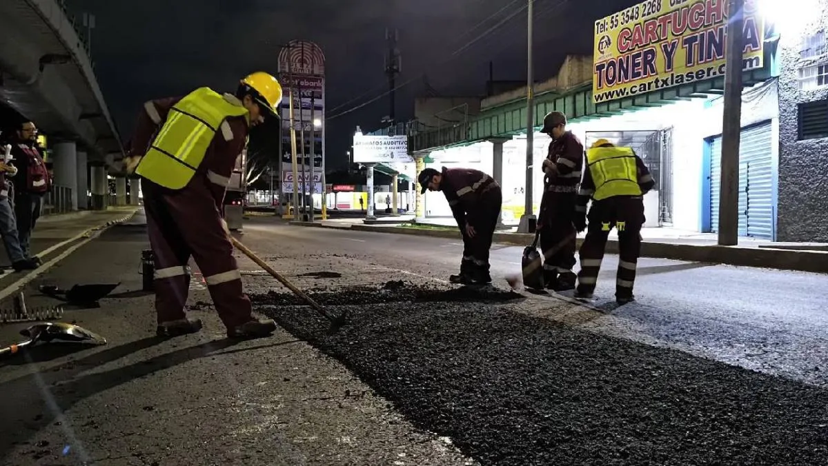 De acuerdo con la Secretaría del Agua y Obras, actualmente se tienen registrados 37 socavones en vías primarias. / X: @SOBSECDMX