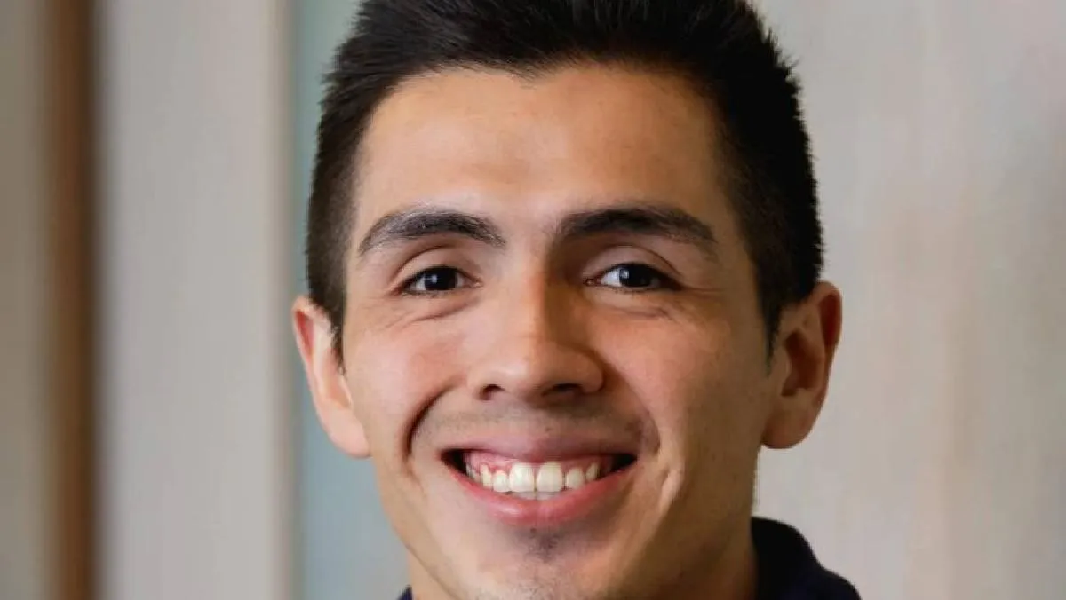 Hoy, Jesús Carreón no solo celebra su título en Derecho, sino que también abre la puerta a nuevas generaciones de migrantes. / X