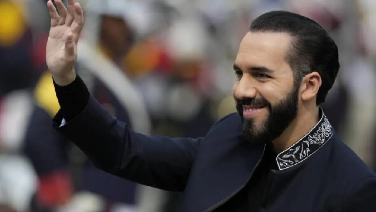 Entre las reglas destacan portar uniforme limpio y ordenado, mantener un corte de cabello adecuado, cuidar la presentación personal. / AP