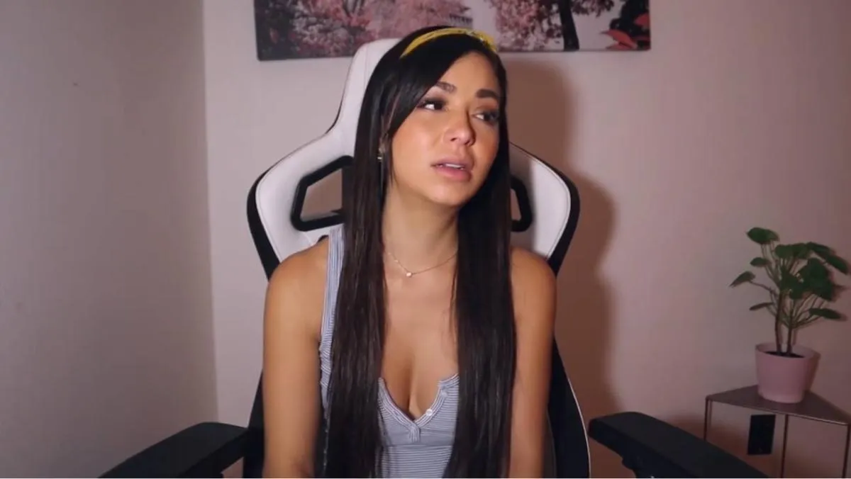 Caeli ) desató polémica al proponer un combate de box contra Yoseline Hoffman. / RS