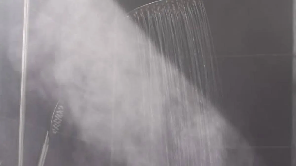 De acuerdo con la UNAM, el agua caliente favorece la vasodilatación. / Pixabay